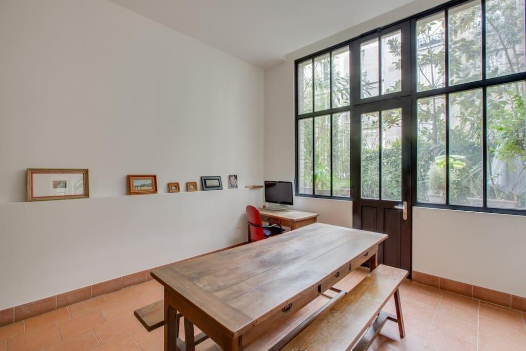 Elegance And Charm At Leandre Apartment *